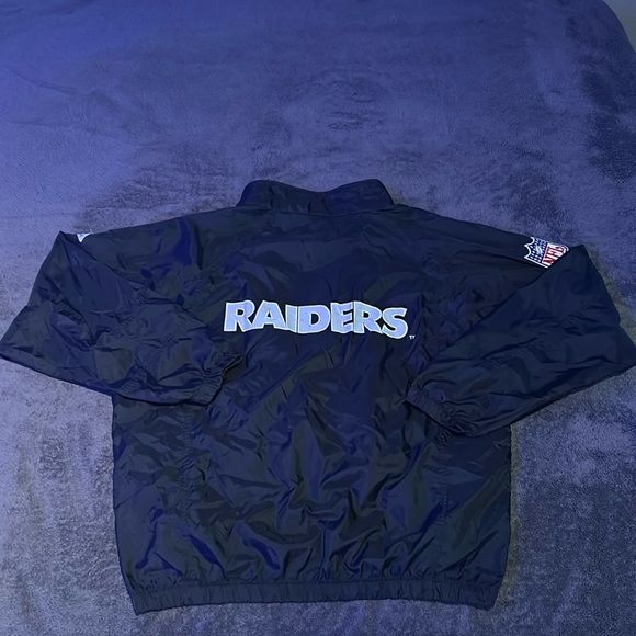 Amazing Vintage 90’s Raiders APEX ONE x NFL Officially Licenced windbreaker. - Picture 2 of 8